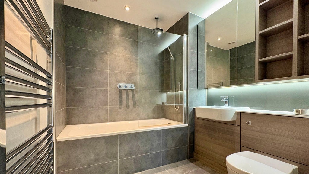 Flat Westfield Avenue in Greater London