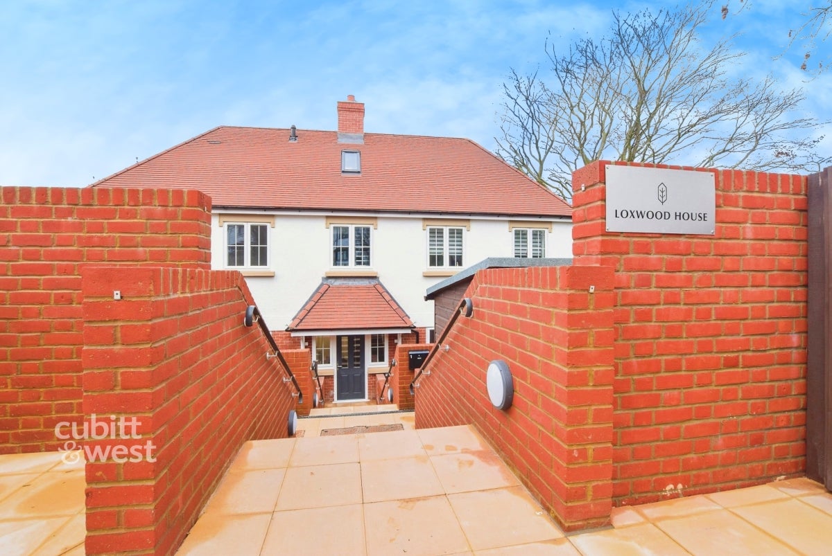 Flat Acre Lane in Greater London
