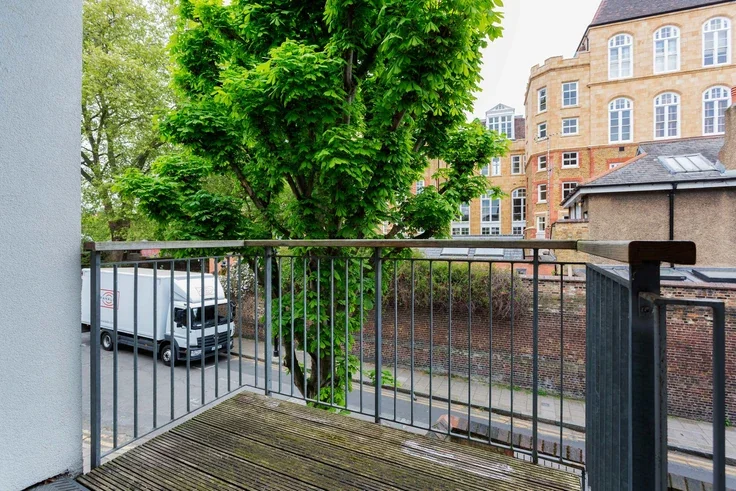 Flat Northampton Road in Greater London