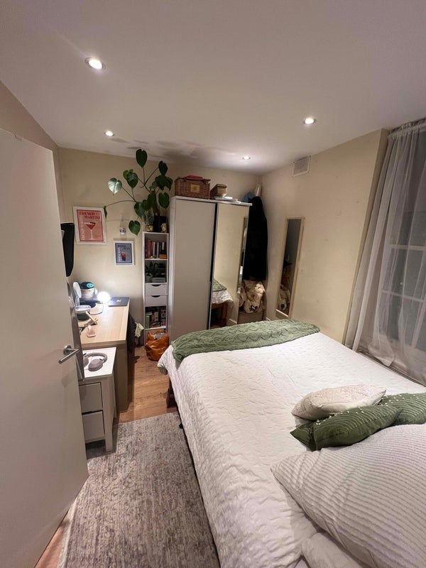 Room Old Devonshire Road in Greater London