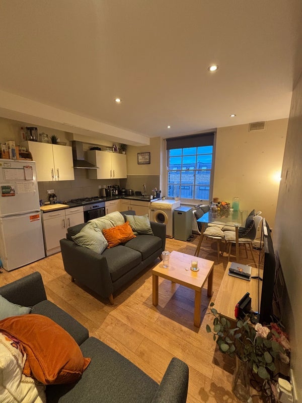 Room Old Devonshire Road in Greater London