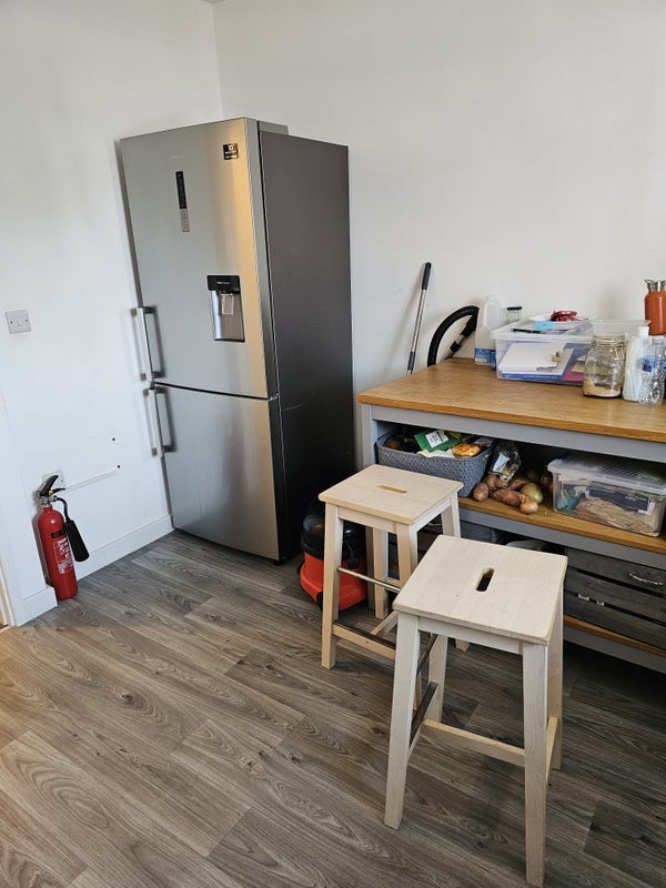 Room Ashley Road in Poole