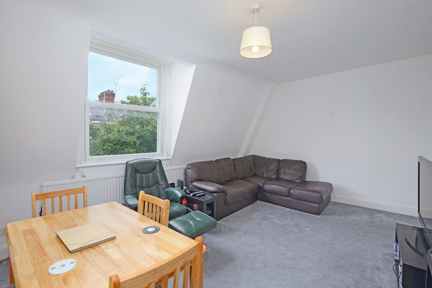 Flat Moray Road in Greater London