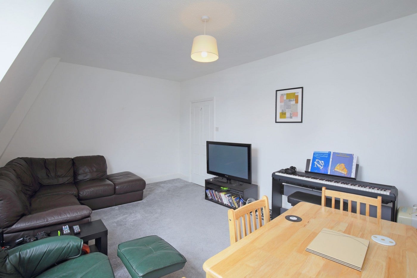 Flat Moray Road in Greater London