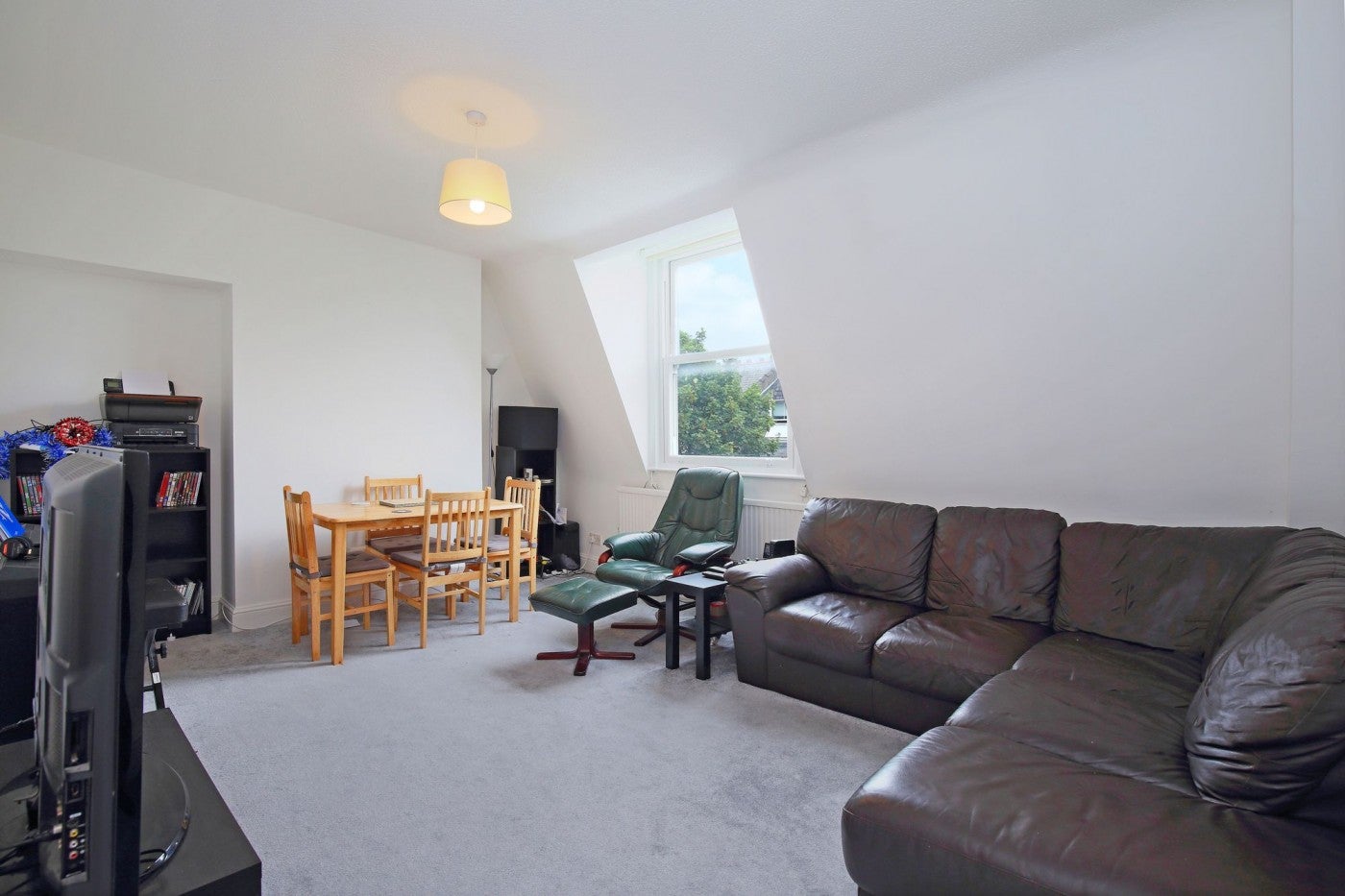 Flat Moray Road in Greater London