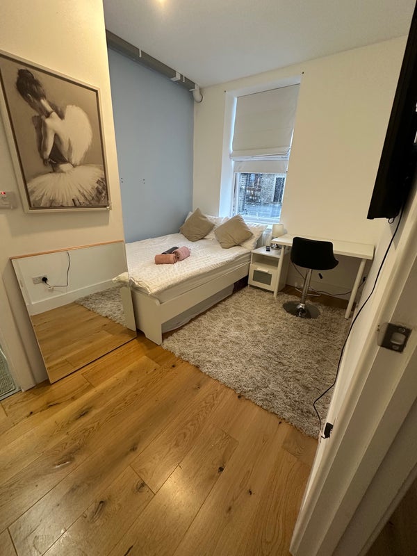 Room Green Lanes in Greater London