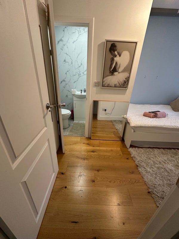 Room Green Lanes in Greater London