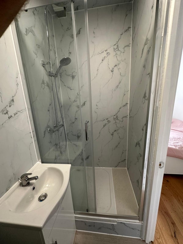Room Green Lanes in Greater London