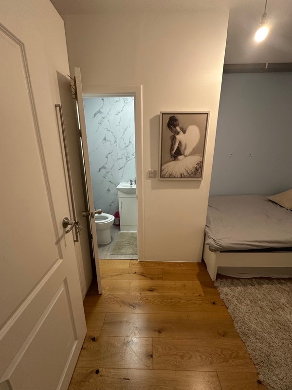 Room Green Lanes in Greater London