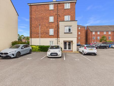 Flat Almond Walk in Witham Town