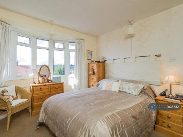 Room Blue Bell Hill Road in Nottingham