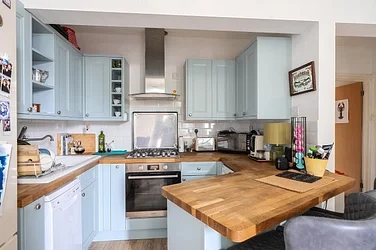 Flat Avington Grove in Greater London