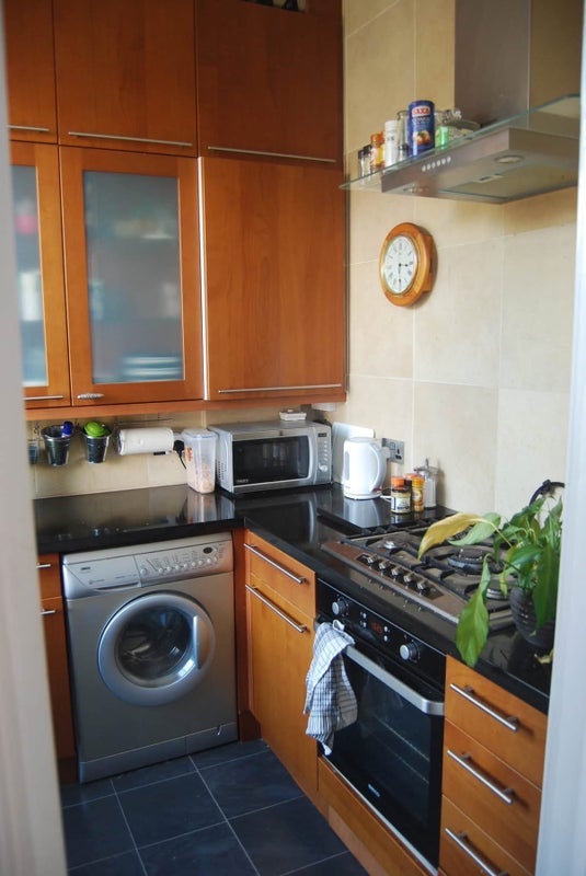 Room Natal Road in Greater London
