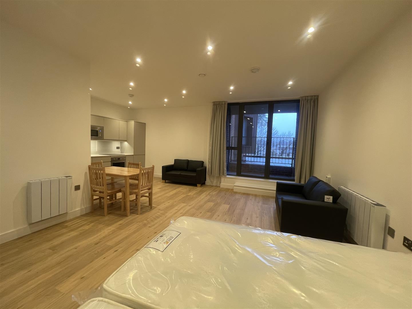 Flat Farnborough Road in Rushmoor