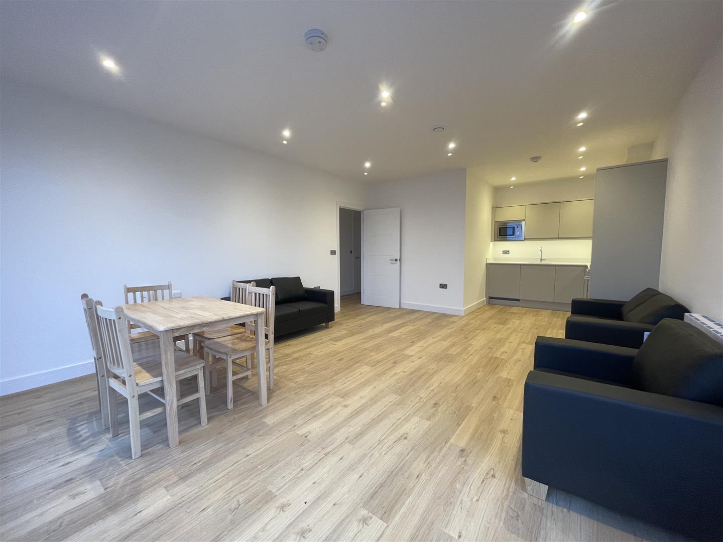 Flat Farnborough Road in Rushmoor