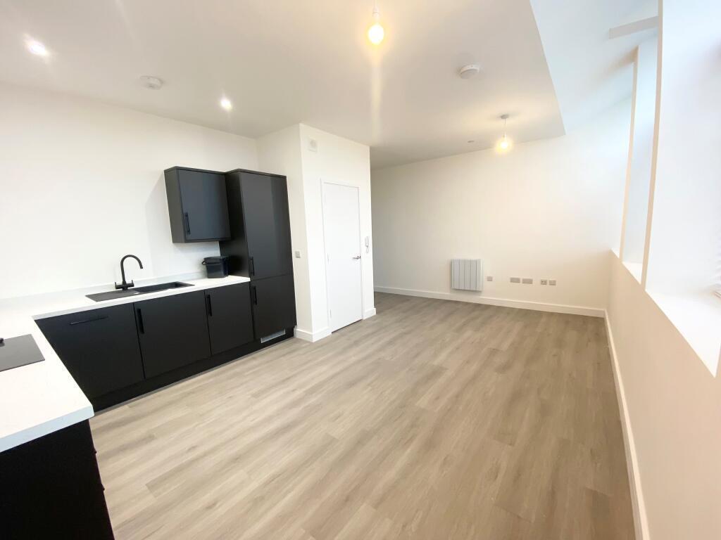 Flat Oundle Road in Peterborough