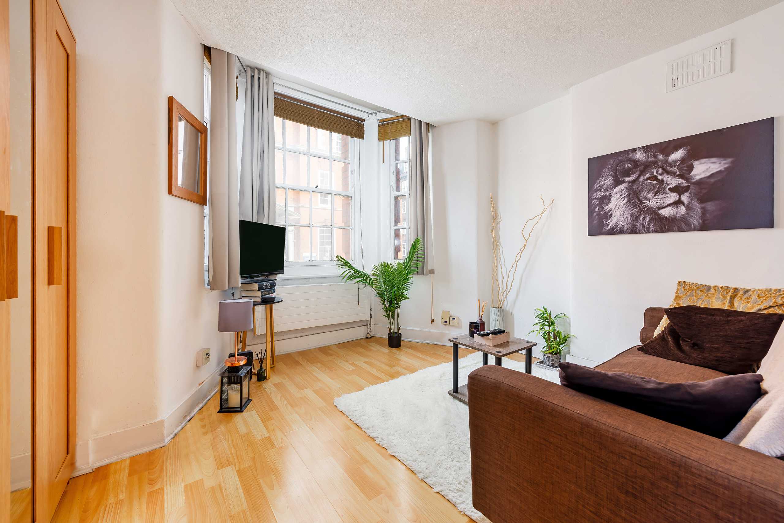 Flat Hunter Street in Greater London