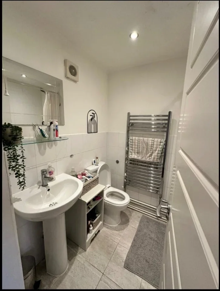 Room Bowater Close in Greater London