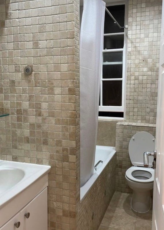 Flat Blakenham Court in Greater London
