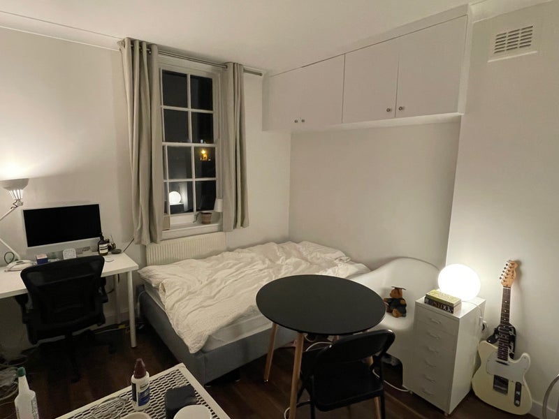 Flat Blakenham Court in Greater London
