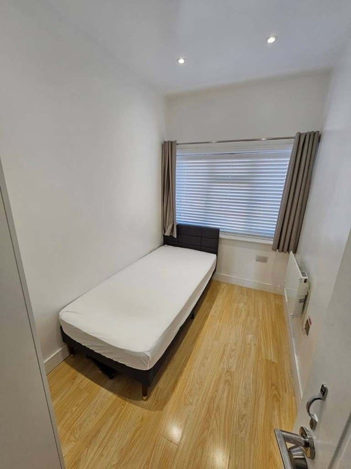 House Lonsdale Avenue in Greater London