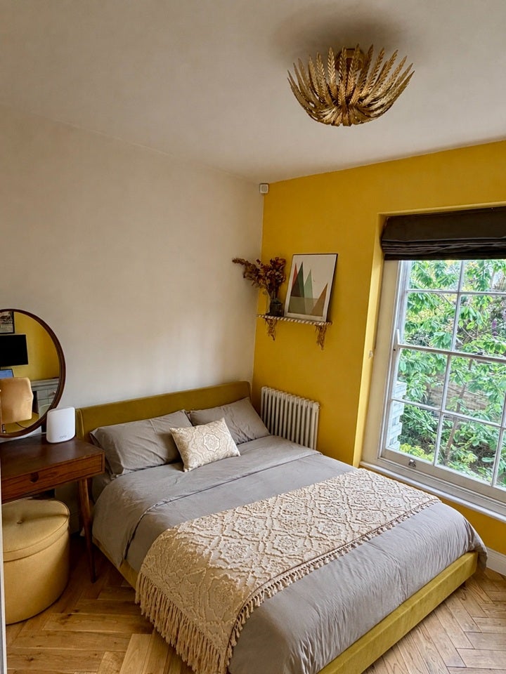 Room Lauriston Road in Greater London