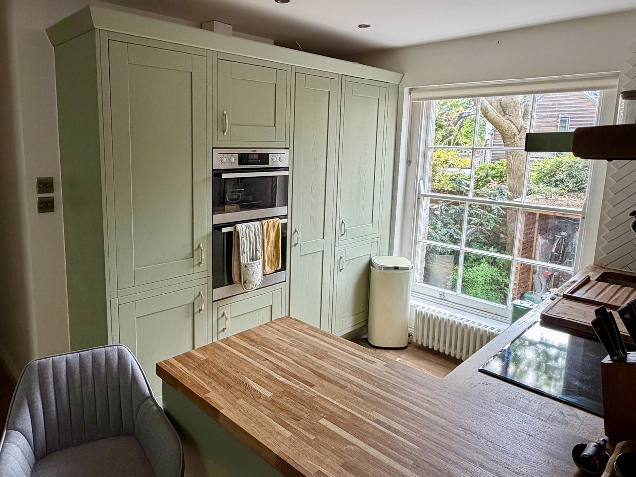 Room Lauriston Road in Greater London
