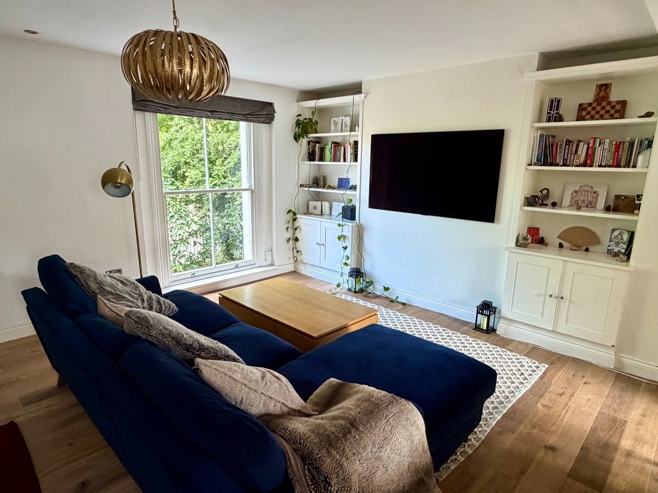 Room Lauriston Road in Greater London