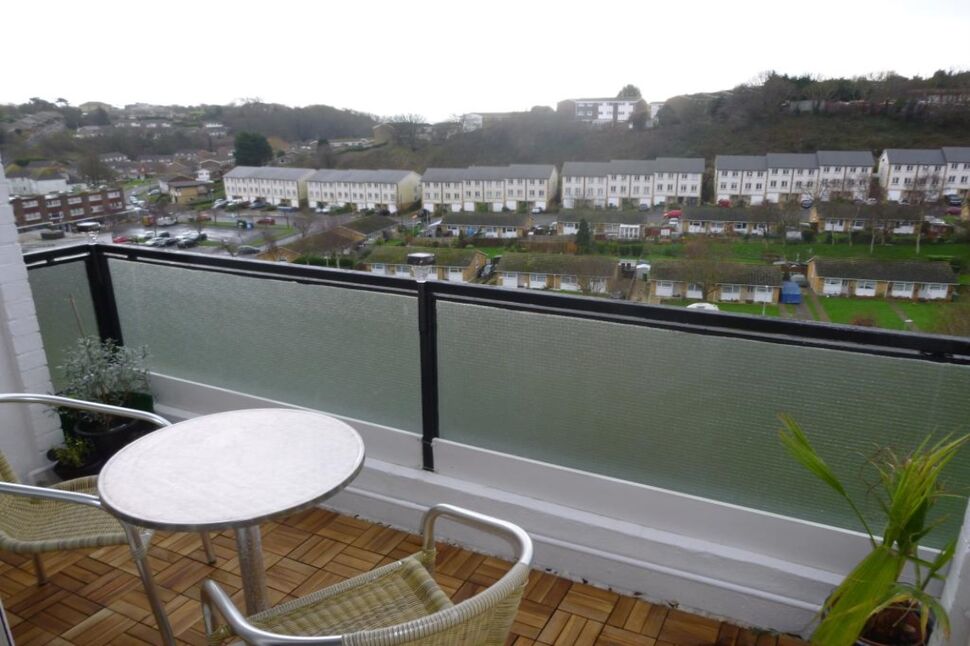 Flat Enbrook Valley in Folkestone and Hythe District