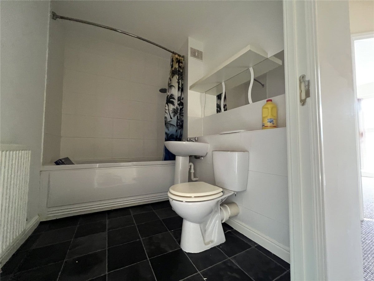 Flat Ardgowan Grove in Wolverhampton