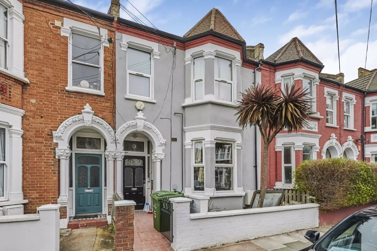 Flat Norfolk House Road in Greater London