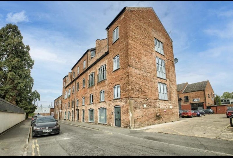 Room Wharf Street in Warwick