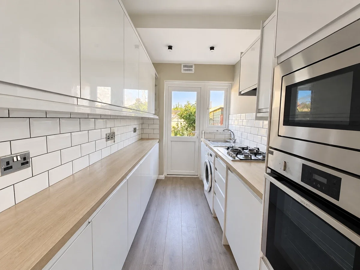House Ashford Crescent in Greater London