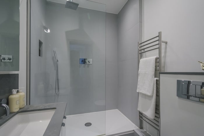 Flat Campden Hill Gardens in Greater London
