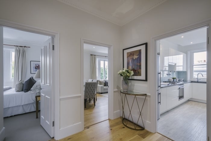 Flat Campden Hill Gardens in Greater London