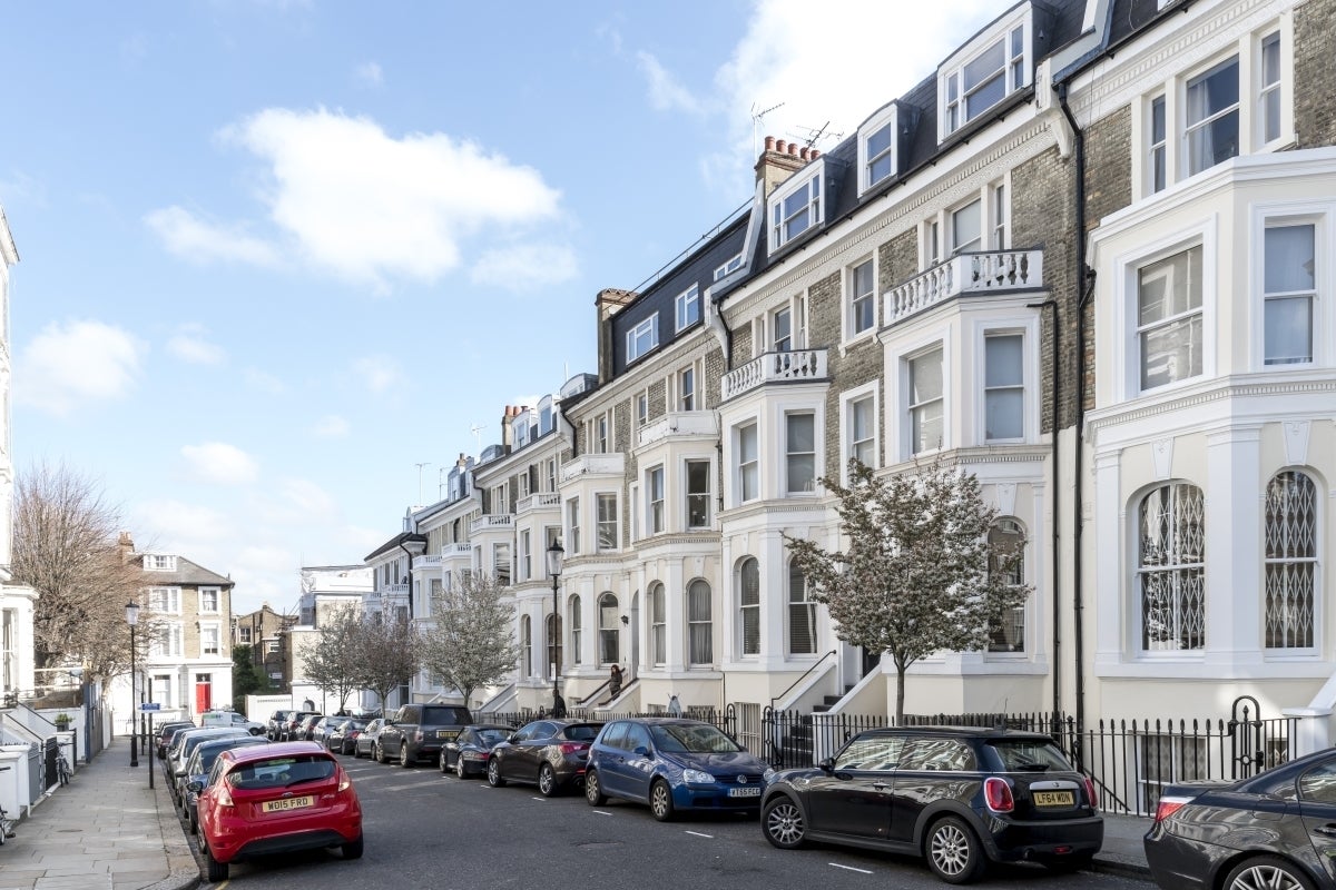 Flat Campden Hill Gardens in Greater London