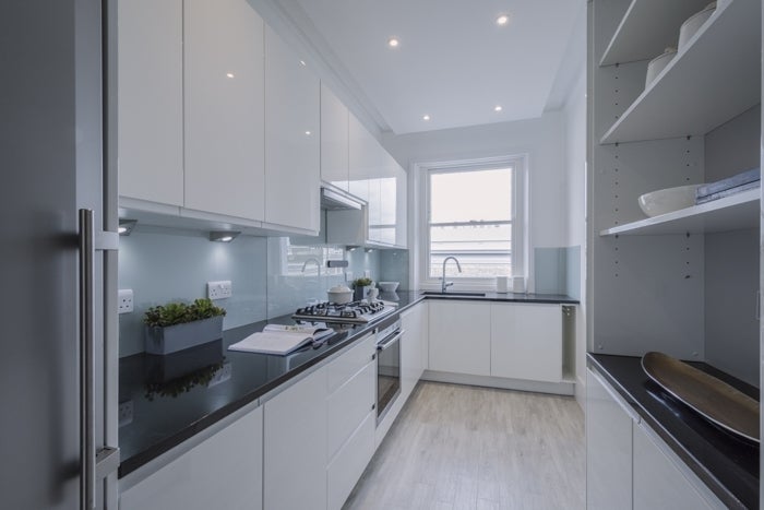 Flat Campden Hill Gardens in Greater London