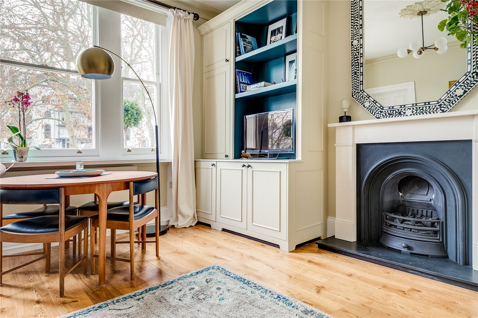 Flat Arundel Gardens in Greater London