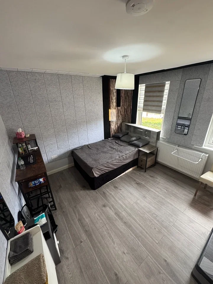 Room Trent Gardens in Greater London