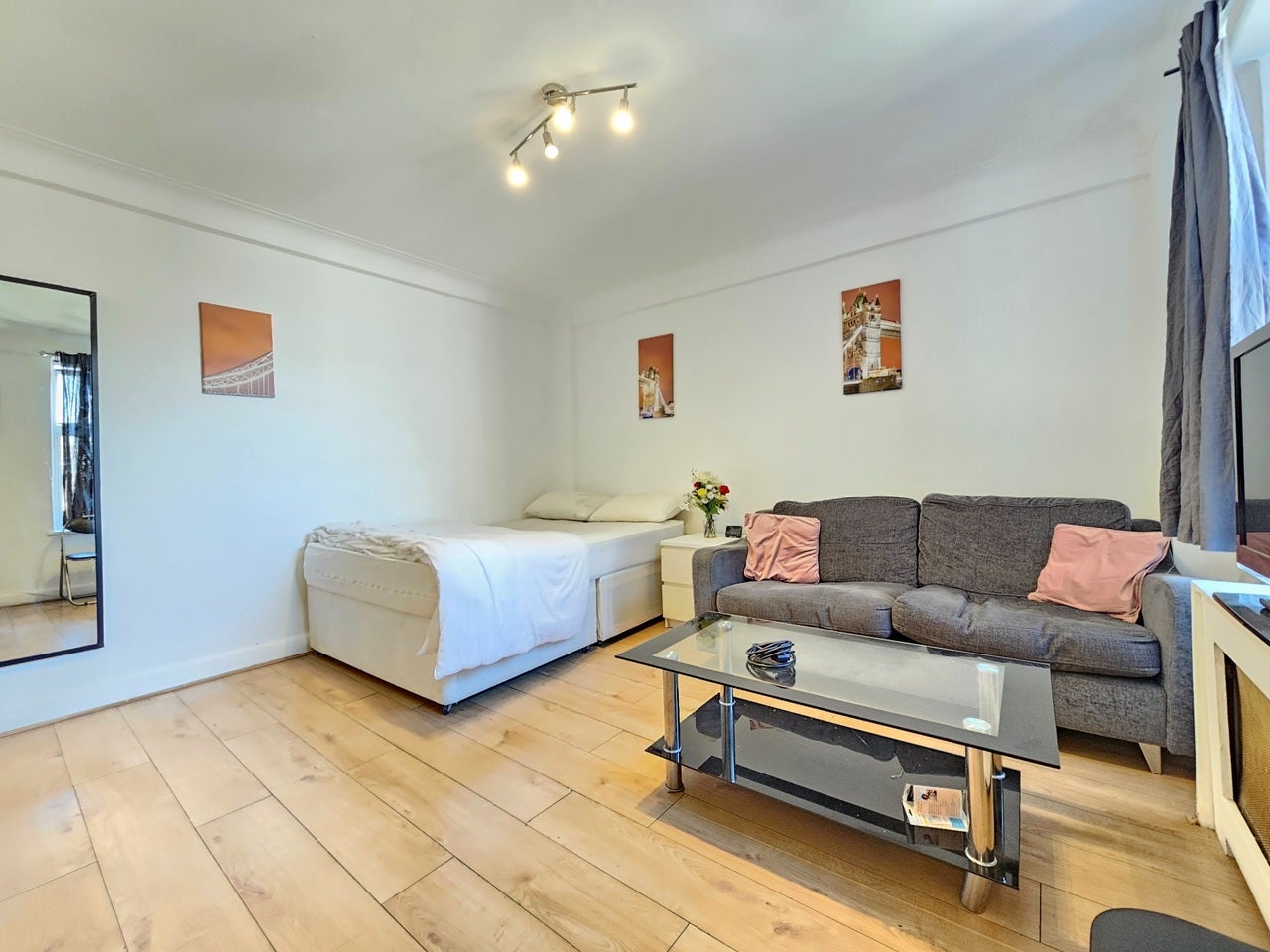 Flat Park West Place in City of Westminster