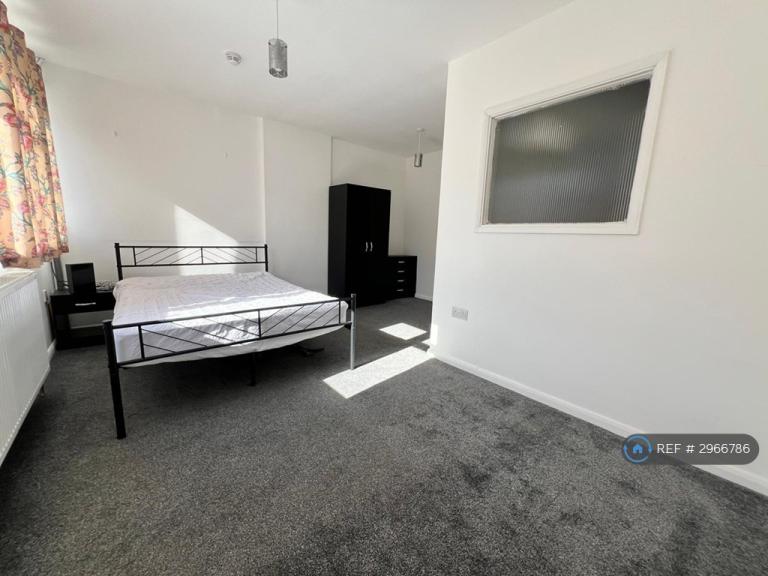 Room Millfield in Borough of Swale