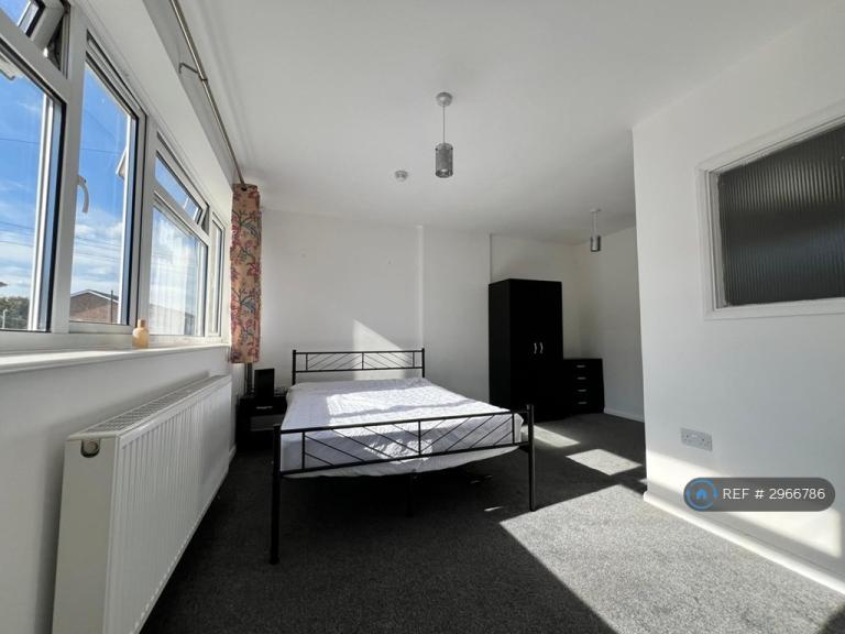 Room Millfield in Borough of Swale