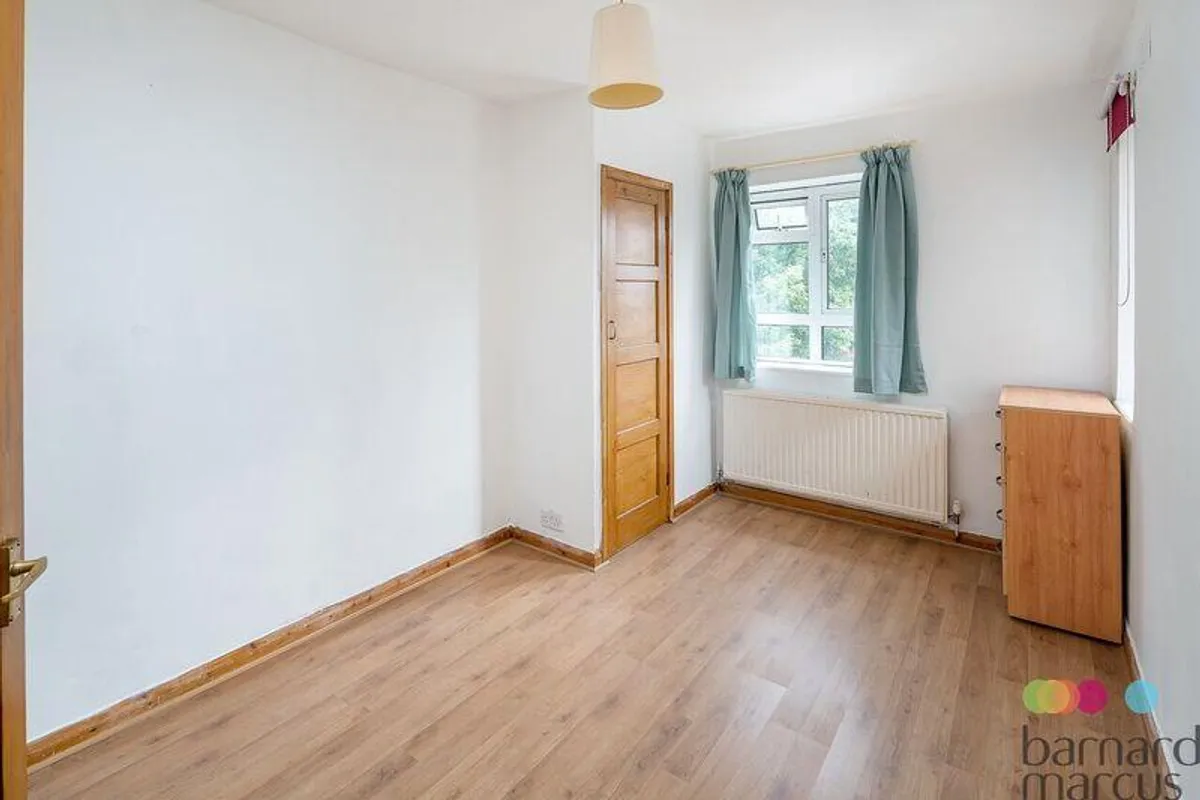 Flat Burnbrae Close in Greater London