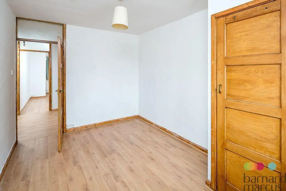 Flat Burnbrae Close in Greater London