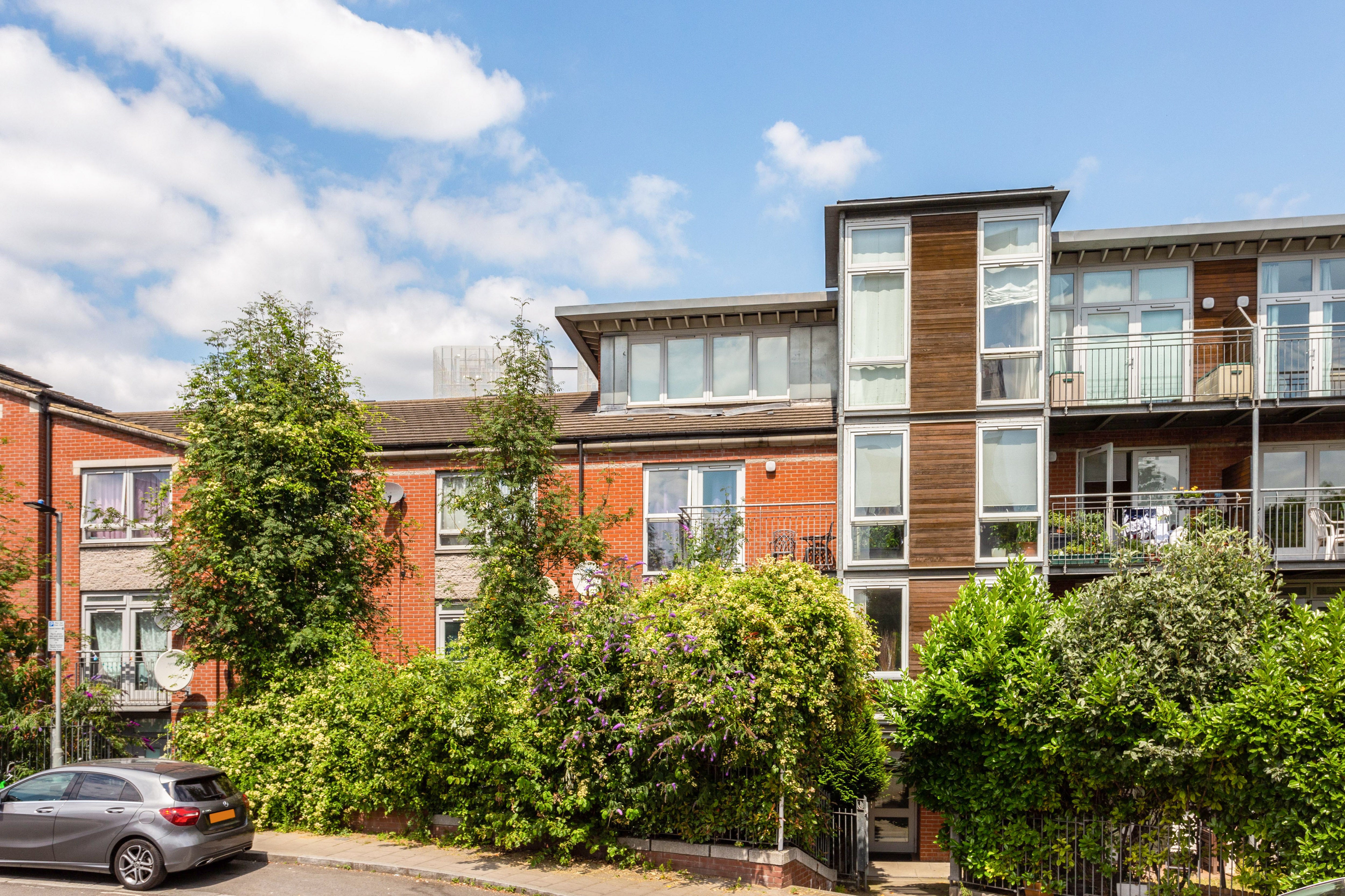 Flat Hunt Close in Greater London