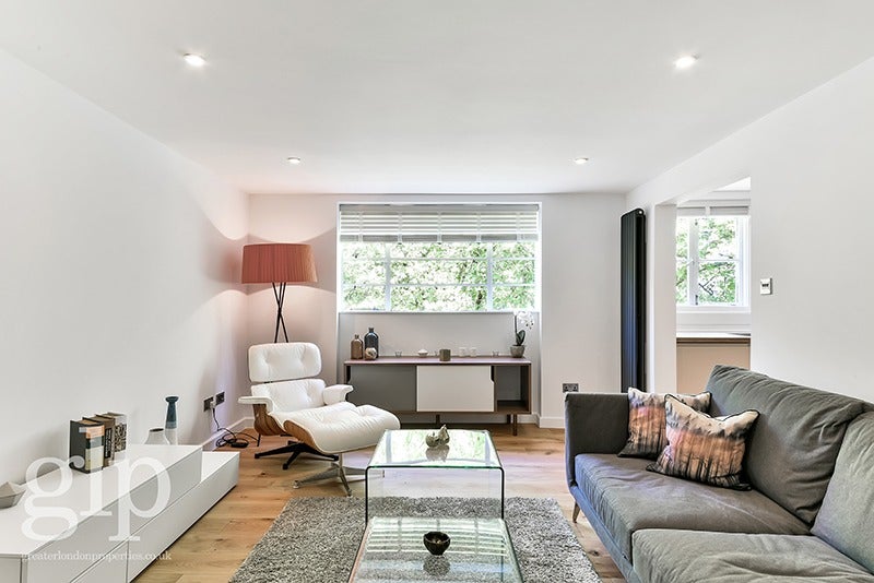 Flat Sussex Gardens in City of Westminster