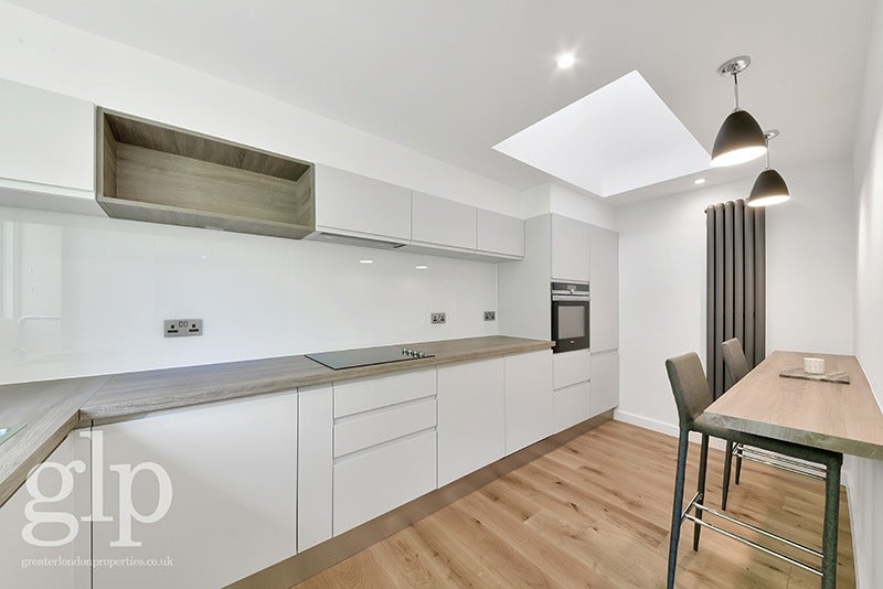 Flat Sussex Gardens in City of Westminster