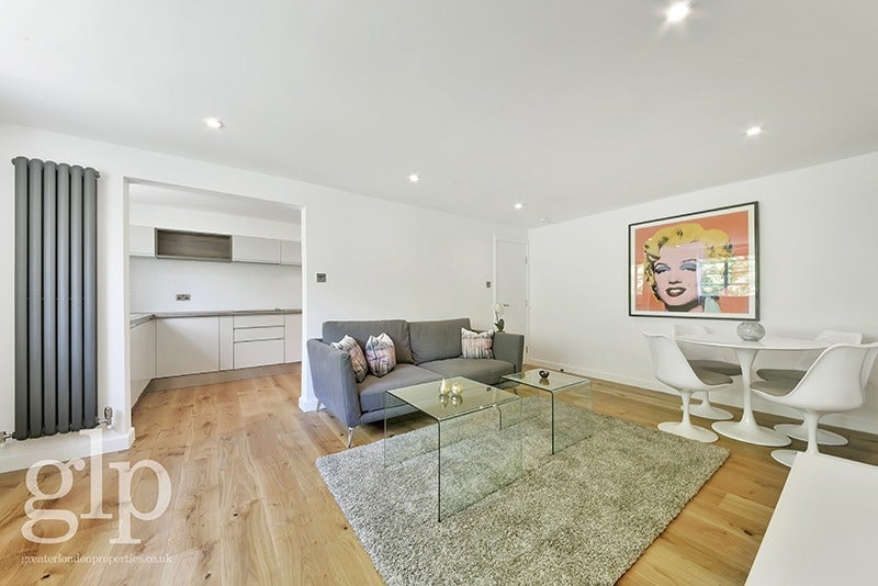 Flat Sussex Gardens in City of Westminster