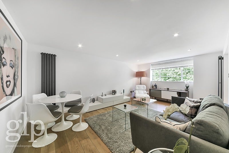 Flat Sussex Gardens in City of Westminster