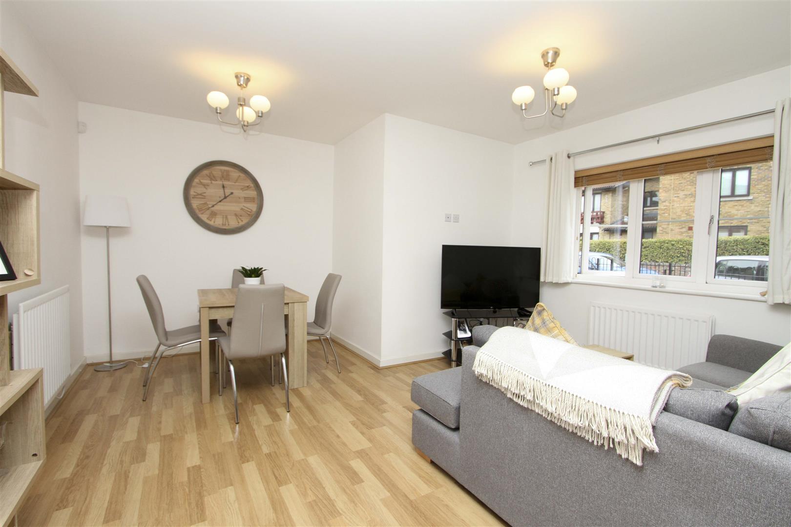Flat Horseshoe Drive in Greater London